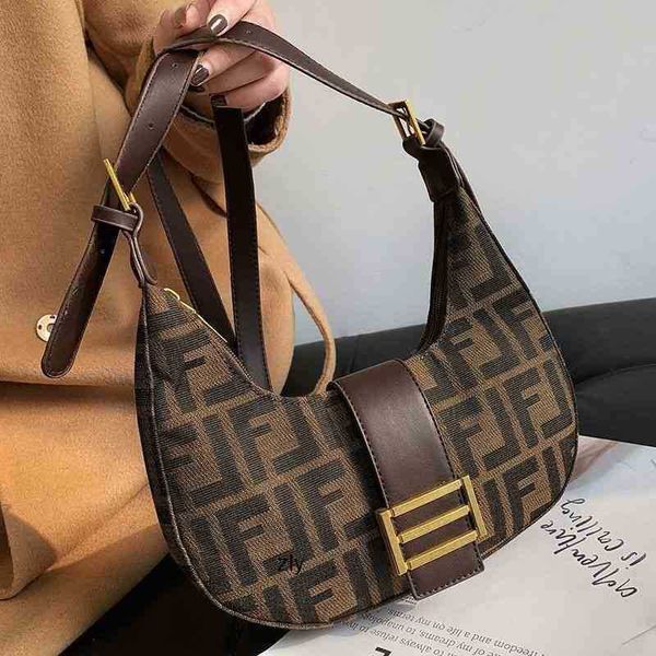 2021 red temperament letter armpit bag moon versatile one shoulder messenger female student zly zly
2021 red temperament letter armpit bag moon versatile one shoulder messenger female student zly zly
