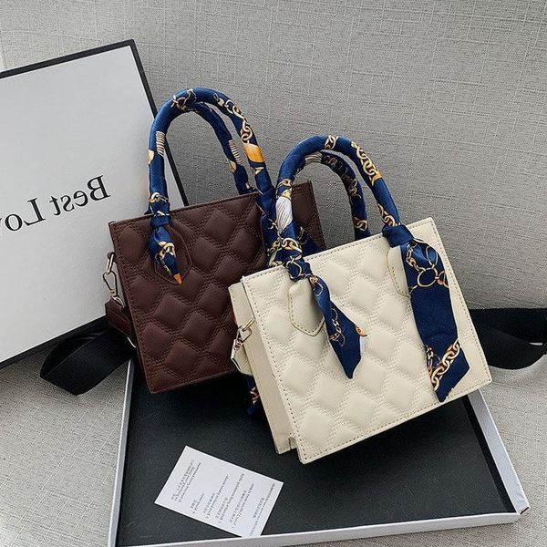 foreign style texture small women's 2021 spring new trend portable princess korean fashion shoulder bag
foreign style texture small women's 2021 spring new trend portable princess korean fashion shoulder bag