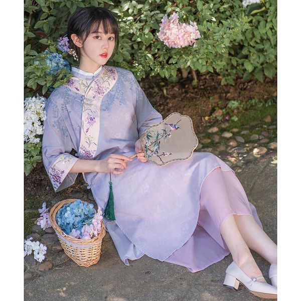 casual dresses 2021 autumn women's dress chinese style retro embroidery literary girl thin cheongsam medium length, Black;gray
casual dresses 2021 autumn women's dress chinese style retro embroidery literary girl thin cheongsam medium length, Black;gray