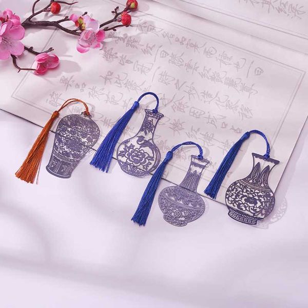 2pc classical blue and white porcelain metal bookmark creative exquisite pattern book mark page folder office school supplies
2pc classical blue and white porcelain metal bookmark creative exquisite pattern book mark page folder office school supplies
