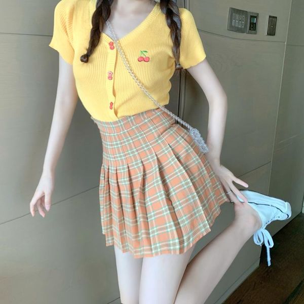 skirts summer v-neck sweater jacket with short sleeves + grid pleated minus age little two suits female, Black
skirts summer v-neck sweater jacket with short sleeves + grid pleated minus age little two suits female, Black