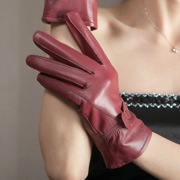 real fur leather gloves winter women' white black sheepskin warm thickening plus velvetbow korean mitten for women, Blue;gray
real fur leather gloves winter women' white black sheepskin warm thickening plus velvetbow korean mitten for women, Blue;gray