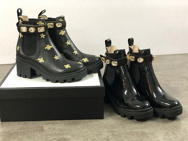 2021 Fashion Women Martin Boots Top Calfskin Ankle Bee Desert Shoes Chunky High heeled Cowboy Boots Black Brown Diamonds Martin Booties EU42
2021 Fashion Women Martin Boots Top Calfskin Ankle Bee Desert Shoes Chunky High heeled Cowboy Boots Black Brown Diamonds Martin Booties EU42