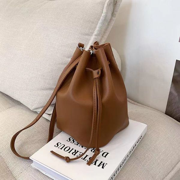 fashion drawstring barrel bag handbag single adjustable shoulder handbag with package soft round purse
fashion drawstring barrel bag handbag single adjustable shoulder handbag with package soft round purse