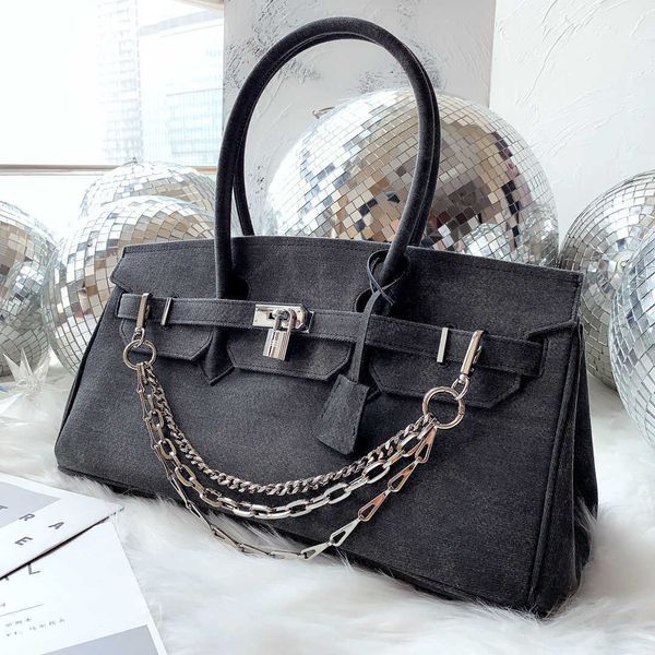 fashionable armpit large bag h big capacity women's french stick advanced chain canvas yw luxurys designers bag
fashionable armpit large bag h big capacity women's french stick advanced chain canvas yw luxurys designers bag