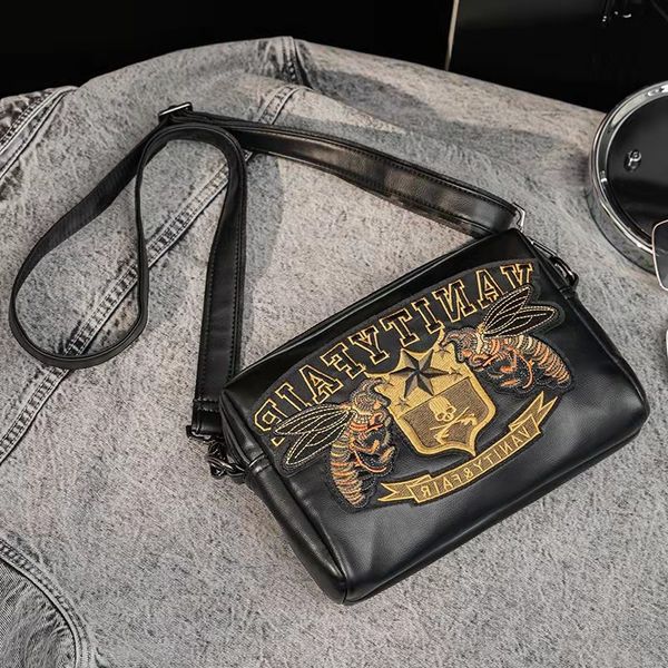 luxury shoulder bags messenger bag for men designer cross body embroidery skull wasp pattern detachable shoulder strap soft leather satchel
luxury shoulder bags messenger bag for men designer cross body embroidery skull wasp pattern detachable shoulder strap soft leather satchel