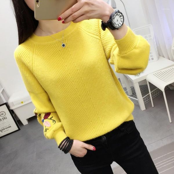 women's sweaters 2021 autumn and winter korean hedging short round neck thickened knit sweater embroidered coat, White;black
women's sweaters 2021 autumn and winter korean hedging short round neck thickened knit sweater embroidered coat, White;black