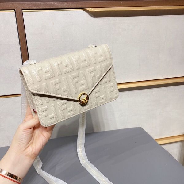 chain 2021 white ff small leather lady messenger bag 
chain 2021 white ff small leather lady messenger bag