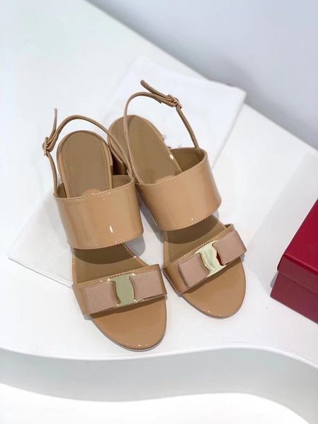 2021 designer sandals designers heels sandal ladies bowknot one-strip classic ribbon 5.5cm thick shoulder strap cowhide patent leather size, Black
2021 designer sandals designers heels sandal ladies bowknot one-strip classic ribbon 5.5cm thick shoulder strap cowhide patent leather size, Black