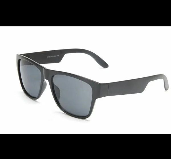 classic metal style designer c29 sunglasses for men and women with decorative lines for large rimmed glasses, White;black
classic metal style designer c29 sunglasses for men and women with decorative lines for large rimmed glasses, White;black