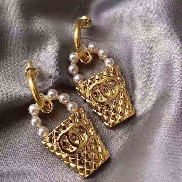 fashion designers letter c ear studs luxurys earrings jewlery womens designer earring golden party wedding good h1027
fashion designers letter c ear studs luxurys earrings jewlery womens designer earring golden party wedding good h1027