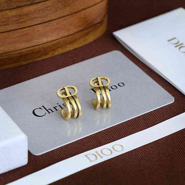 2021 windy luxury d family women's earrings simple and jewelry cool fashion designer letter cd small fresh 3 claw, Red;brown
2021 windy luxury d family women's earrings simple and jewelry cool fashion designer letter cd small fresh 3 claw, Red;brown