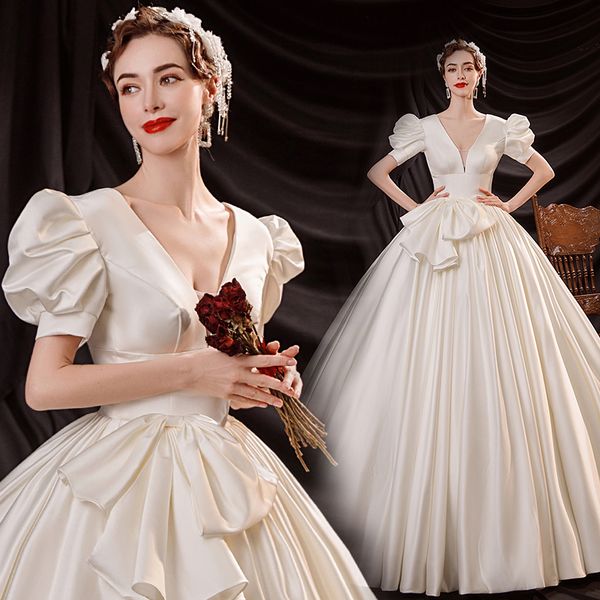 2021 french elegant deep v neck empire stain ball gown wedding dresses bubble half sleeve big bow pleats queen princess dress with herben st, White
2021 french elegant deep v neck empire stain ball gown wedding dresses bubble half sleeve big bow pleats queen princess dress with herben st, White
