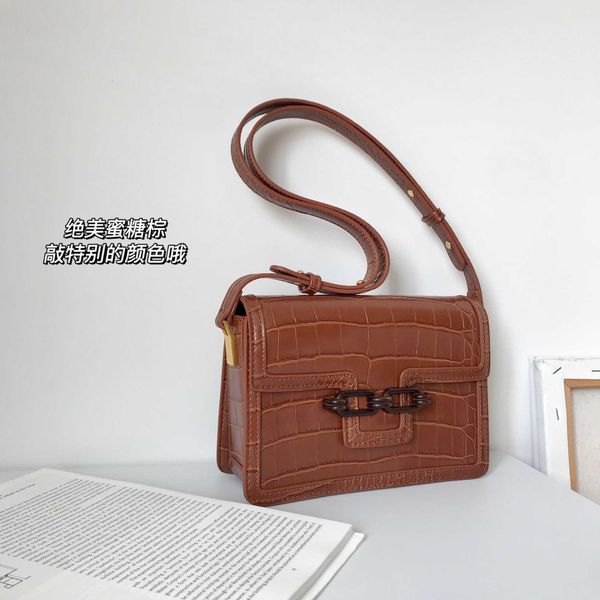 2020 new crocodile pattern small square advanced underarm fashionable single shoulder large capacity messenger women's bag
2020 new crocodile pattern small square advanced underarm fashionable single shoulder large capacity messenger women's bag