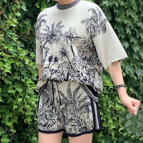 retro round neck black and white print short-sleeved sweater high-waist lace-up casual shorts two-piece suit kk384, Gray
retro round neck black and white print short-sleeved sweater high-waist lace-up casual shorts two-piece suit kk384, Gray
