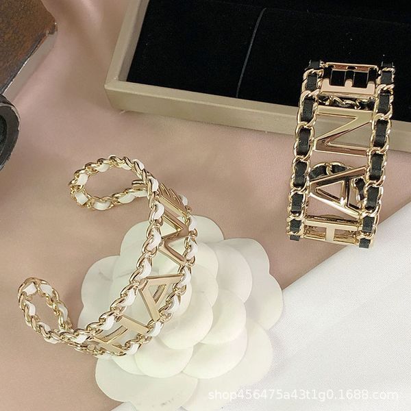 2021 new small fragrance women's jewelry design letter black and white bracelet hand decoration brass material
2021 new small fragrance women's jewelry design letter black and white bracelet hand decoration brass material