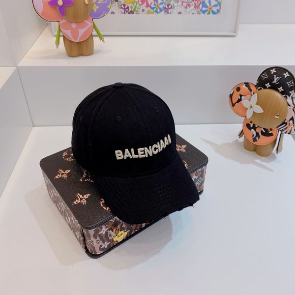 the correct version b family ~ 2021 summer careful machine letter embroidered baseball cap sunscreen street shooting cap
the correct version b family ~ 2021 summer careful machine letter embroidered baseball cap sunscreen street shooting cap
