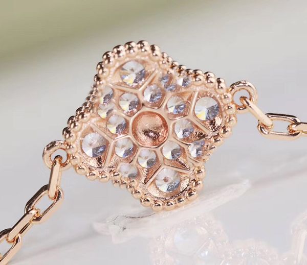 clover bracelet 2023 excellent quality v gold bangle charm pendant with grey flower design in rose d color plated for women wedding jewelry, Golden;silver
clover bracelet 2023 excellent quality v gold bangle charm pendant with grey flower design in rose d color plated for women wedding jewelry, Golden;silver