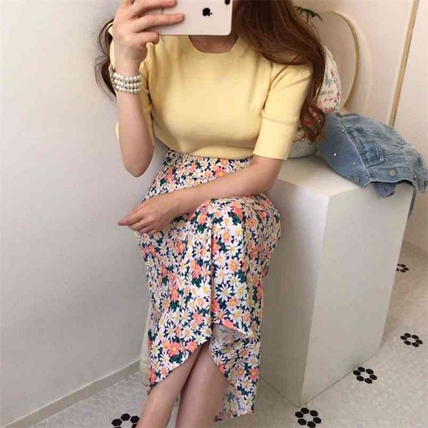 fashion 2 piece set summer women knitted o neck puff sleeve t shirts + high waist floral print long skirt 210519, White
fashion 2 piece set summer women knitted o neck puff sleeve t shirts + high waist floral print long skirt 210519, White