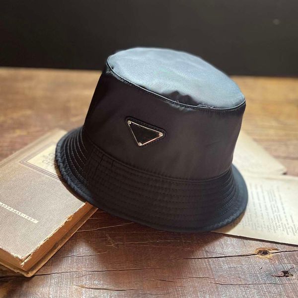 2021 womens bucket hat designer cap fisherman hats mens buckets caps fashion stingy brim casquette casual fitted sunhat luxurys design chape, Blue;gray
2021 womens bucket hat designer cap fisherman hats mens buckets caps fashion stingy brim casquette casual fitted sunhat luxurys design chape, Blue;gray