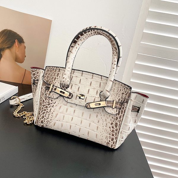 handbags felicie luxurys purse designers super fire small fresh bag women's summer 2021 fashion net red messenger handbag, Black;red
handbags felicie luxurys purse designers super fire small fresh bag women's summer 2021 fashion net red messenger handbag, Black;red