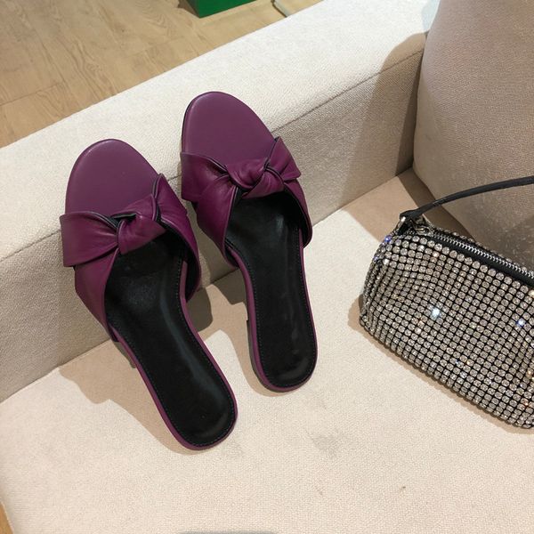 2021 the latest calf leather flat slippers. six colors available. comfortable. beautiful. generous, Black
2021 the latest calf leather flat slippers. six colors available. comfortable. beautiful. generous, Black