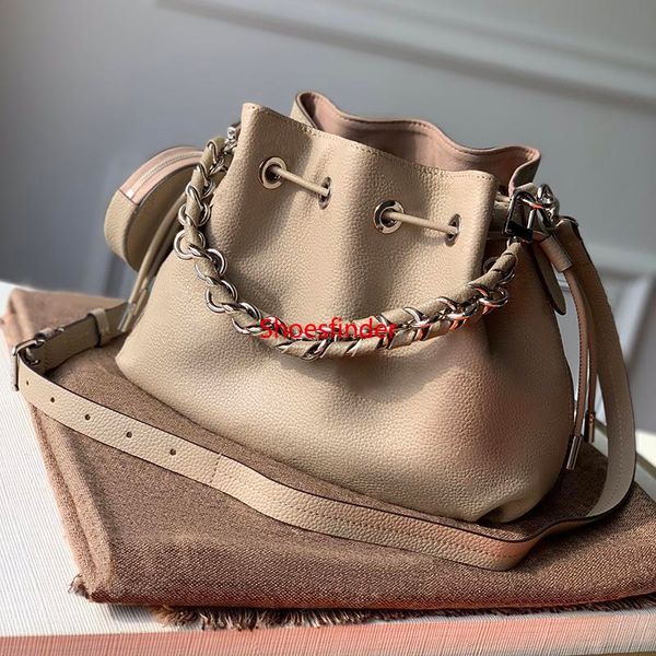 2021 style bucket bag 35480 it is made of cutout calfskin and its perforation is slowly outlined match braided handle fashion bags
2021 style bucket bag 35480 it is made of cutout calfskin and its perforation is slowly outlined match braided handle fashion bags