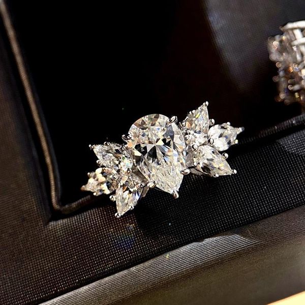 wedding rings s925 silver-plated fashionable luxury full diamond water drop ring girl, Slivery;golden
wedding rings s925 silver-plated fashionable luxury full diamond water drop ring girl, Slivery;golden