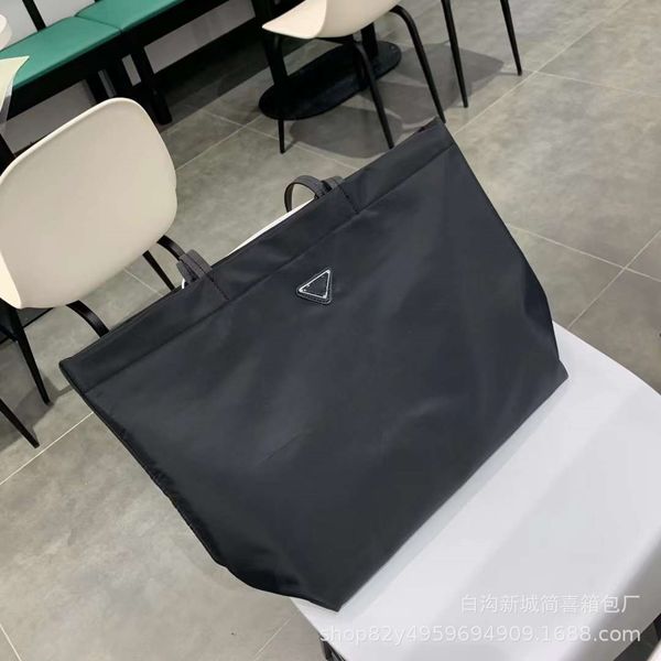 design purse envelope female new high-capacity nylon tote bag versatile one shoulder armpit bag shopping
design purse envelope female new high-capacity nylon tote bag versatile one shoulder armpit bag shopping