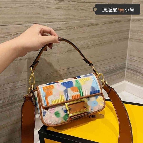 factory outlet luxury handbags and storage bags fend single shoulder, inclined span advanced jacquard embroidery size: 18 * 10cm (foldi
factory outlet luxury handbags and storage bags fend single shoulder, inclined span advanced jacquard embroidery size: 18 * 10cm (foldi