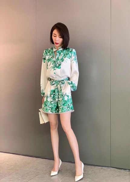 fashion big-name european goods retro v-neck positioning printing court style jacket + pants suit women's two piece, White
fashion big-name european goods retro v-neck positioning printing court style jacket + pants suit women's two piece, White