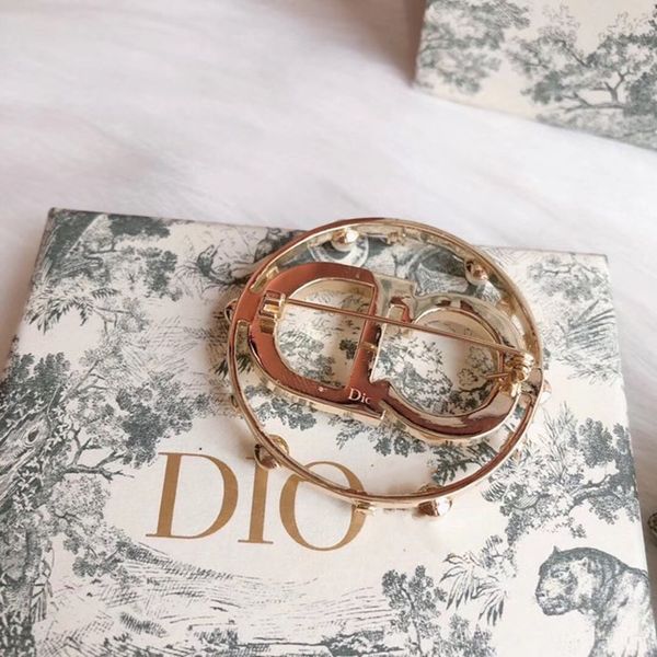 special offer 70% off home dijia new letter diamond brooch high version brass material net red same style, Gray
special offer 70% off home dijia new letter diamond brooch high version brass material net red same style, Gray