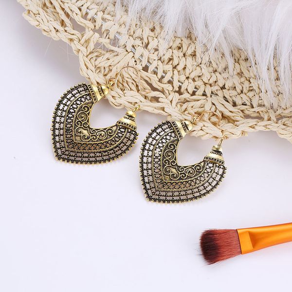 carved out bohemian earrings with peach heart and love geometric semicircle earrings, Silver
carved out bohemian earrings with peach heart and love geometric semicircle earrings, Silver