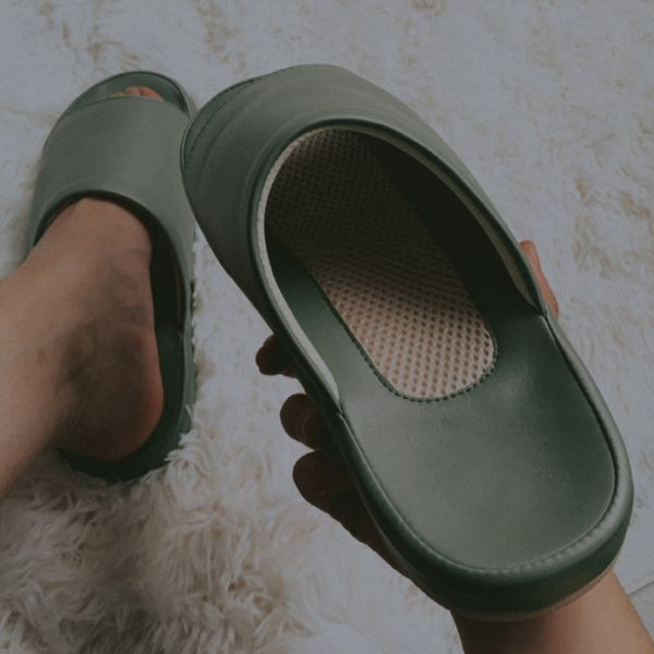 summer ultralight inddoor slippers women quality leather platform flat breathable insole summer comfortable slides ladies shoes, Black
summer ultralight inddoor slippers women quality leather platform flat breathable insole summer comfortable slides ladies shoes, Black