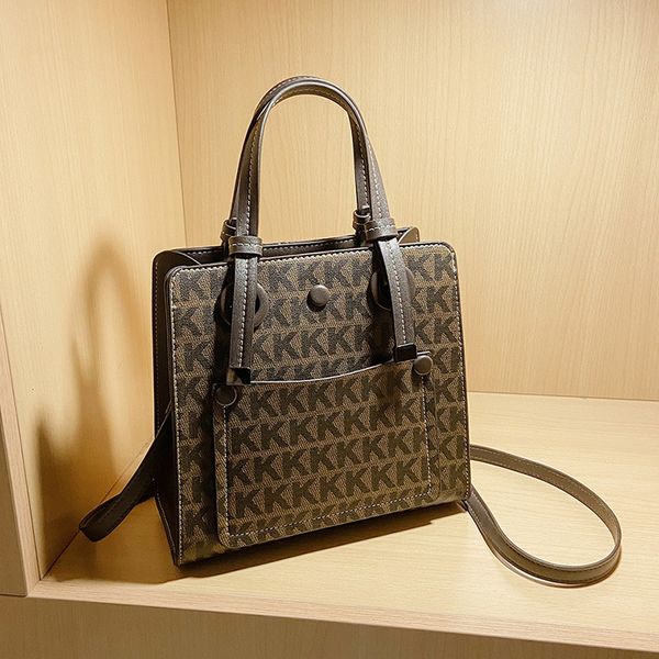 luxury trendy bags luxury quality 2021 satchel trend tote simple printed single shoulder fashionable design bag
luxury trendy bags luxury quality 2021 satchel trend tote simple printed single shoulder fashionable design bag