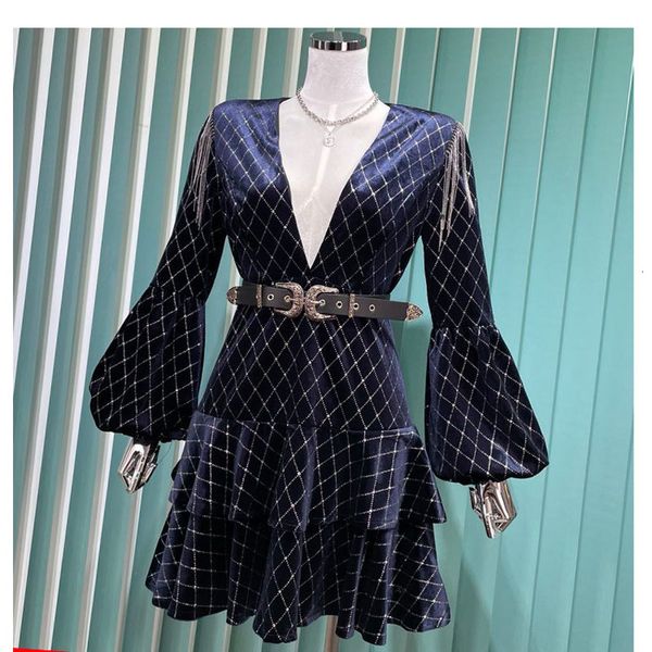 casual dresses high street latest fashion female designer v-neck lantern shimmer chess dress in velvet gazi, Black;gray
casual dresses high street latest fashion female designer v-neck lantern shimmer chess dress in velvet gazi, Black;gray