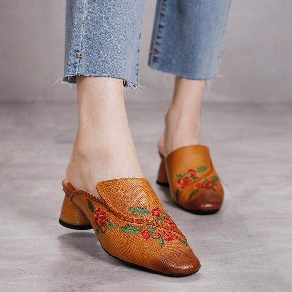 slippers 2021 leather hand-embroidered flowers, thick heel ladies sandals in baotou, Black
slippers 2021 leather hand-embroidered flowers, thick heel ladies sandals in baotou, Black