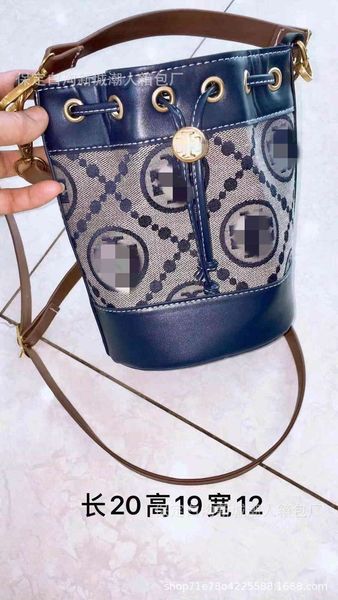 2021 new tb bucket old flower medieval commuter women's printed single shoulder diagonal bag embroidered denim
2021 new tb bucket old flower medieval commuter women's printed single shoulder diagonal bag embroidered denim