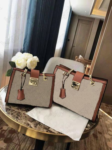 padlock small medium shoulder bag tote with a key lock closure and chain straps beige super canvas leather italy designer handbag totes purs
padlock small medium shoulder bag tote with a key lock closure and chain straps beige super canvas leather italy designer handbag totes purs