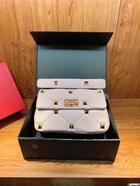 designer tote bag shoulder bags cowhide crossbody bag with rivets eye-catching and unique design ladies metal buckle chain diamond handbag h
designer tote bag shoulder bags cowhide crossbody bag with rivets eye-catching and unique design ladies metal buckle chain diamond handbag h