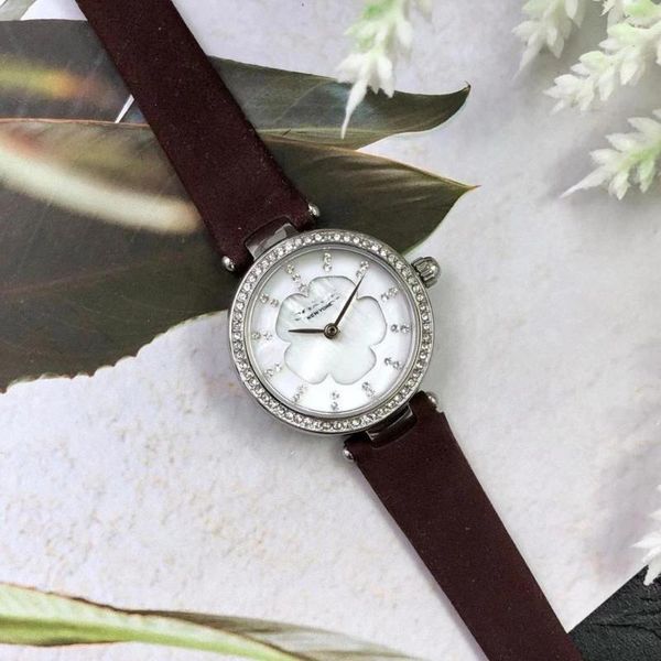 wristwatches women luxury watch suede strap watchband quartz wristwatch designer round dial, Slivery;brown
wristwatches women luxury watch suede strap watchband quartz wristwatch designer round dial, Slivery;brown