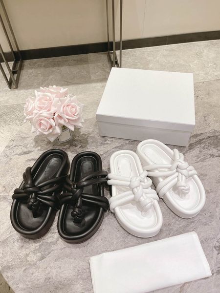 2022 spring and summer new bread sandals one word flip casual sponge cake clip-on beach shoes all-match thick bottom slippers women, Black
2022 spring and summer new bread sandals one word flip casual sponge cake clip-on beach shoes all-match thick bottom slippers women, Black