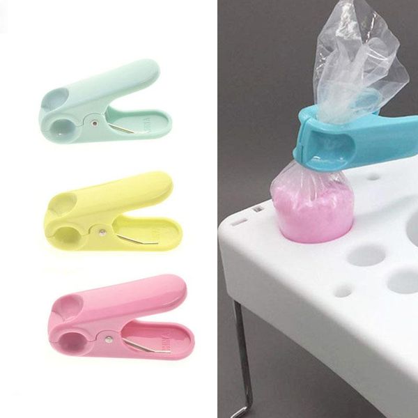 diy-multifunctional baking decorating bag clip spring dry clothespin snack sealed cream clips
diy-multifunctional baking decorating bag clip spring dry clothespin snack sealed cream clips