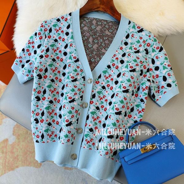 women's jackets foreign color matching... beautiful white skin, carved gold button flower jacquard knitted cardigan, short style, sprin, Black;brown
women's jackets foreign color matching... beautiful white skin, carved gold button flower jacquard knitted cardigan, short style, sprin, Black;brown