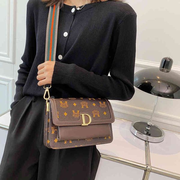 2022 factory wholesale new model net red small female single shoulder wide strap ins texture messenger bags, Black;red
2022 factory wholesale new model net red small female single shoulder wide strap ins texture messenger bags, Black;red