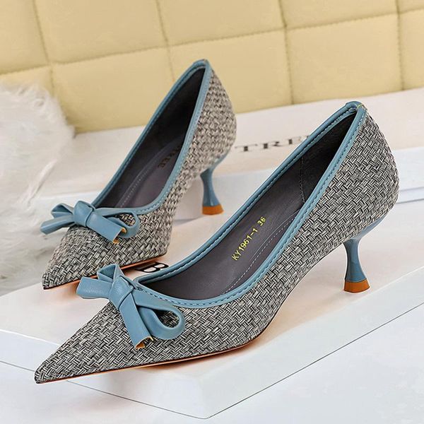 summer elegant women 6cm high heels pumps weave butterfly knots yellow kitten low designer luxury lady party shoes dress, Black
summer elegant women 6cm high heels pumps weave butterfly knots yellow kitten low designer luxury lady party shoes dress, Black