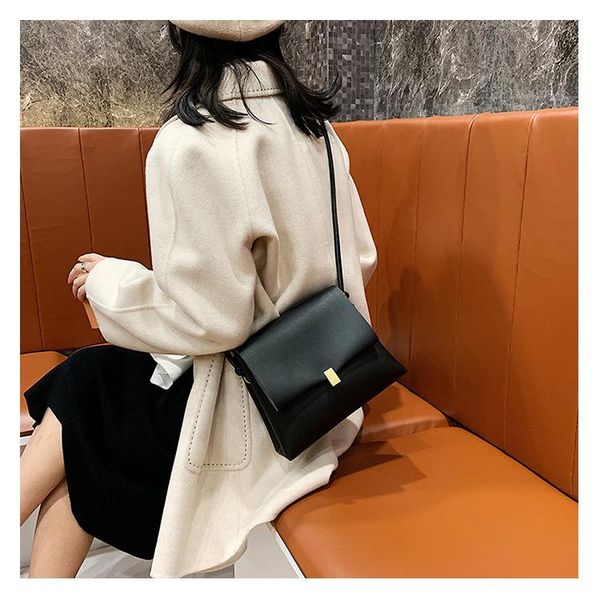 simple. trend. single shoulder bag.under the armpit. multi-functional. ladies' bag with versatile totes
simple. trend. single shoulder bag.under the armpit. multi-functional. ladies' bag with versatile totes