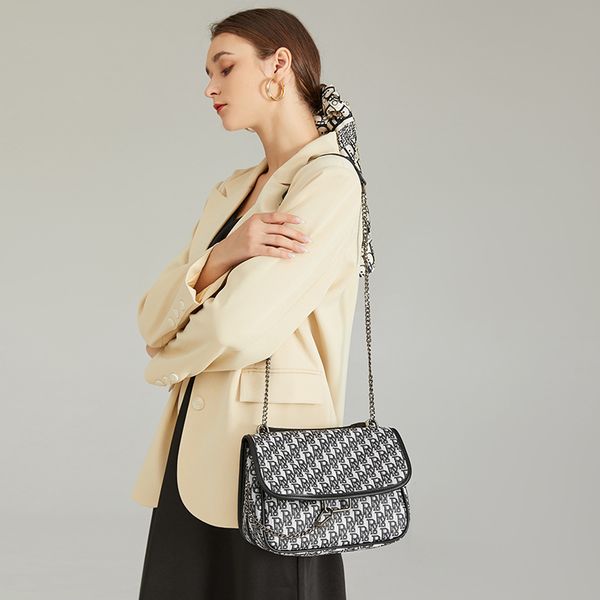 new printed leather postman bag female stray chain large capacity single shoulder messenger bag handbags
new printed leather postman bag female stray chain large capacity single shoulder messenger bag handbags