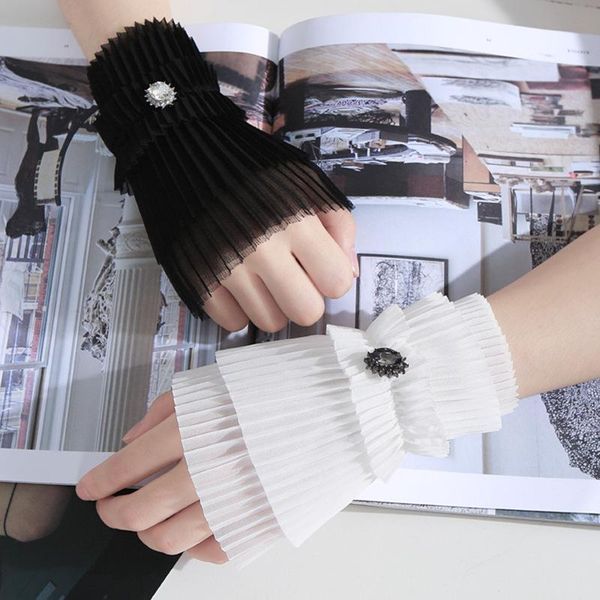 fingerless gloves fashion joker organ court wind light mysterious floral arm warmers universal wild layer fake cuff sleeves chiffon, Blue;gray
fingerless gloves fashion joker organ court wind light mysterious floral arm warmers universal wild layer fake cuff sleeves chiffon, Blue;gray