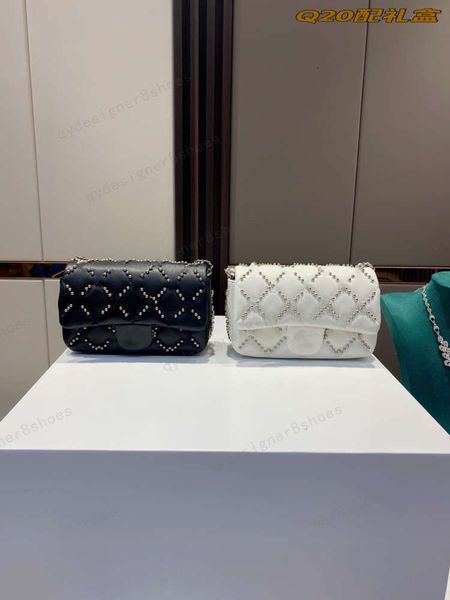 matching box women's designer black and white pearl diamond ball leather shoulder messenger bag size 23*15cm
matching box women's designer black and white pearl diamond ball leather shoulder messenger bag size 23*15cm